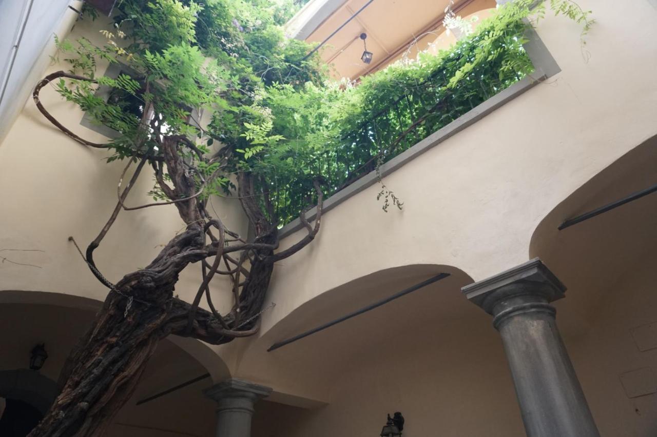 Fiorenza Boutique Apartment Флоренция Экстерьер фото